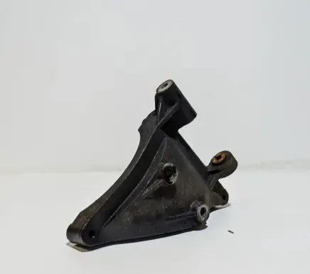 Audi A4 S4 B7 8E 8H Engine mounting bracket 59260885F
