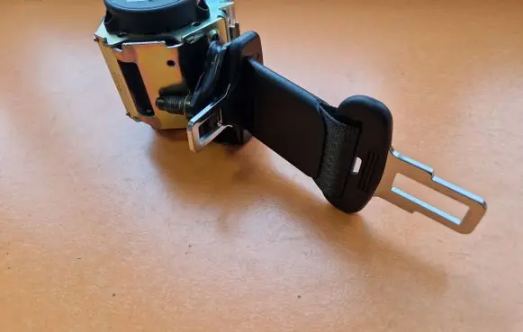 Middle seatbelt (rear)