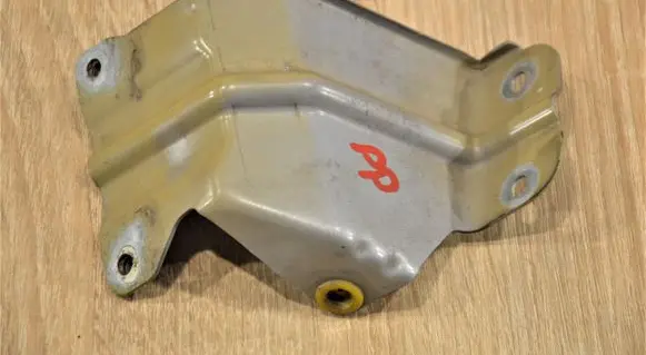 Chevrolet Captiva Fender mounting bracket