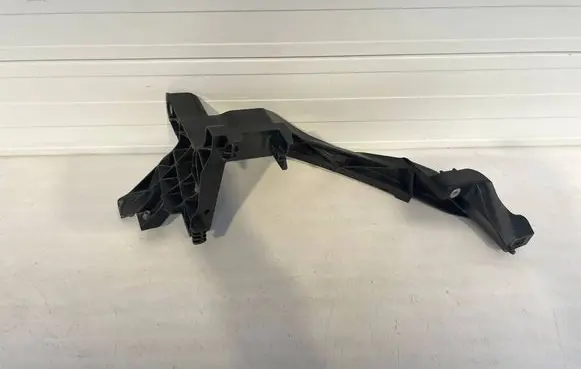 Audi Q5 SQ5 Headlight/headlamp mounting bracket 80A805607B