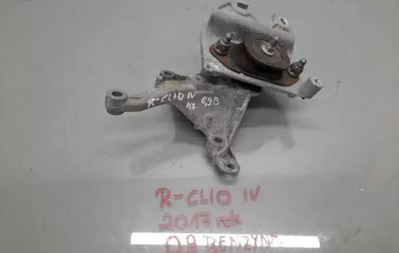 Renault Clio IV Gearbox mounting bracket