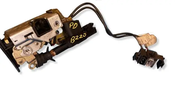BMW 8 E31 Front door lock 19700460