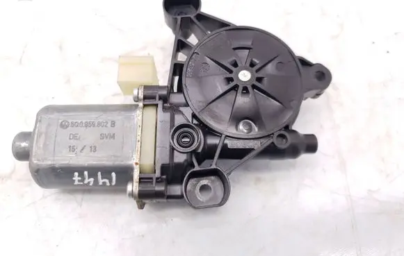 Volkswagen Golf VII Front door window regulator motor 5Q0959802B 0130822378