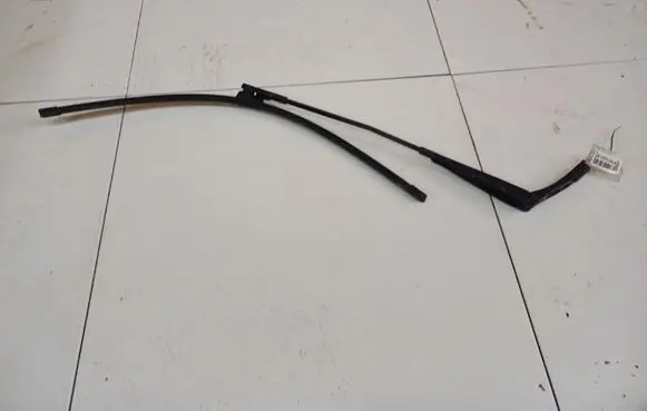 Front wiper blade arm