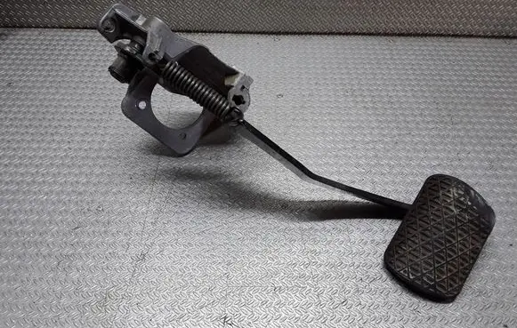Mercedes-Benz ML W163 Brake pedal 163290047