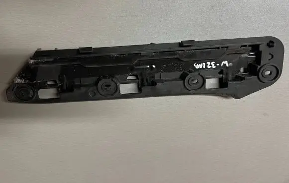 Volkswagen Touran I Front bumper mounting bracket 1T0807050