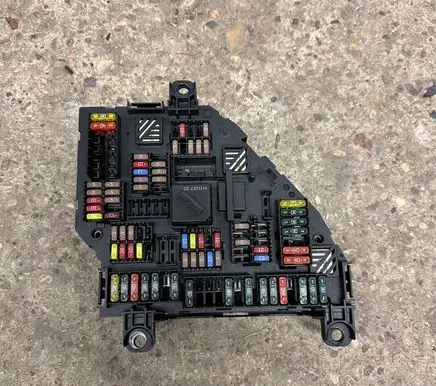 BMW 5 F10 F11 Fuse module 9234423