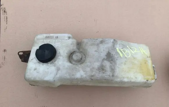 Seat Ibiza I (021A) Windshield washer fluid reservoir/tank tI31336