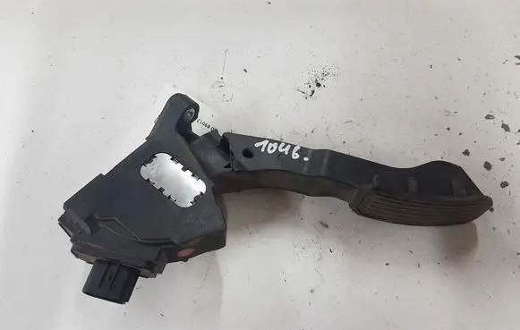 Toyota Avensis T270 Accelerator throttle pedal 7811002022 02661144086