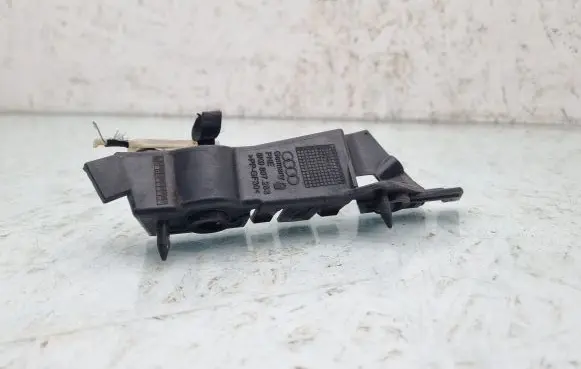 Audi A4 S4 B8 8K Front bumper mounting bracket 8K0807283