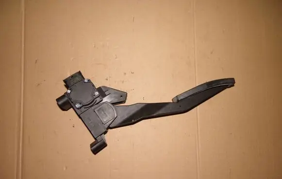 Opel Zafira A Accelerator throttle pedal 0281002298