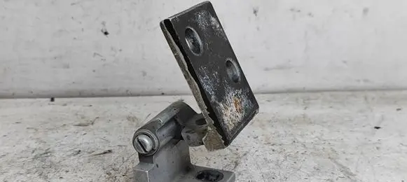 BMW X5 E53 Front door upper hinge 8265149 CSZ9 C708