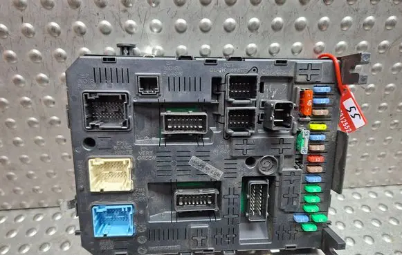 Peugeot 3008 I Fuse module S26312552 9678477180