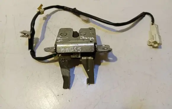Toyota Yaris Tailgate lock latch 