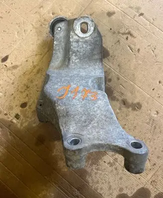 Ford Mustang VI Engine mounting bracket X05302A