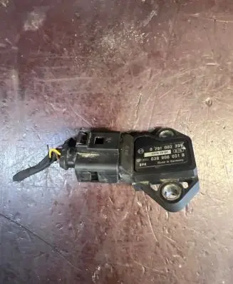 Volkswagen Touran I Air pressure sensor 038906051B 0281002399