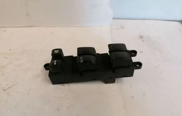 Nissan Primera Electric window control switch 25401av640