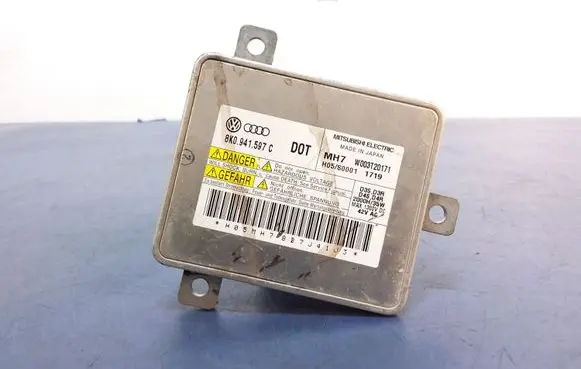 Volkswagen Touran II Voltage converter/converter module 8K0941597C