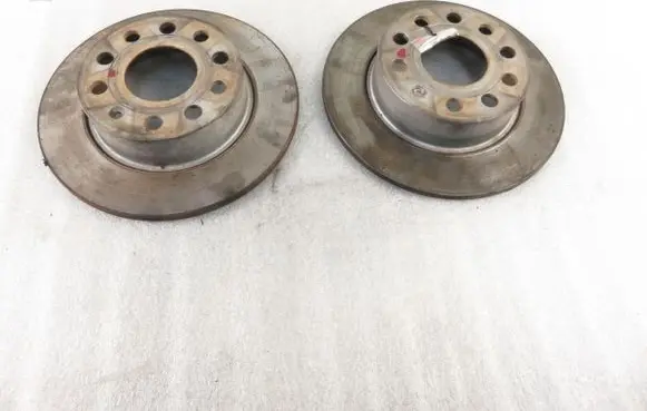 Volkswagen Golf VI Rear brake disc