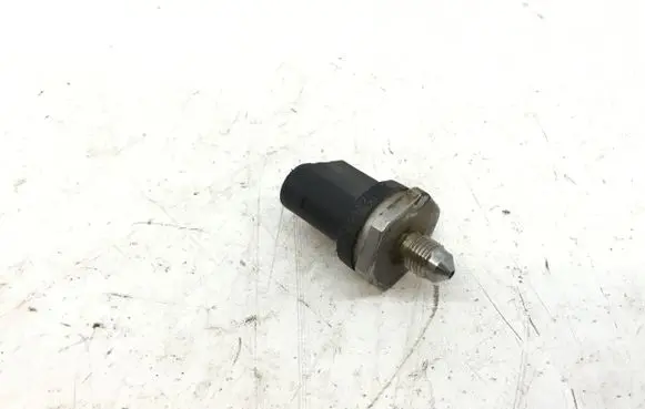 BMW 6 F12 F13 Fuel pressure sensor 7620946