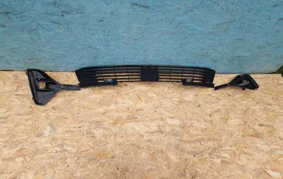 Opel Astra L Front bumper lower grill 9839979680