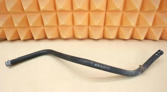 Mercedes-Benz A W169 Engine coolant pipe/hose 1695010625