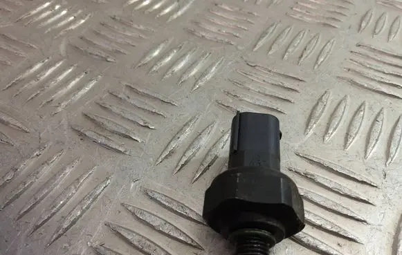 BMW 7 F01 F02 F03 F04 Air conditioning (A/C) pressure sensor 9141958