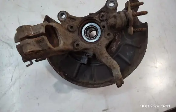 Volkswagen Tiguan Front wheel hub
