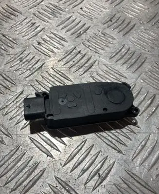 Citroen C4 III e-C4 Radiator active air flap actuator 5877R1001