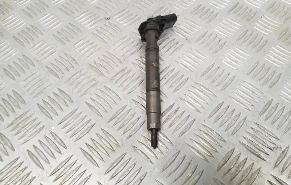 KIA Sorento Fuel injector 338002F000
