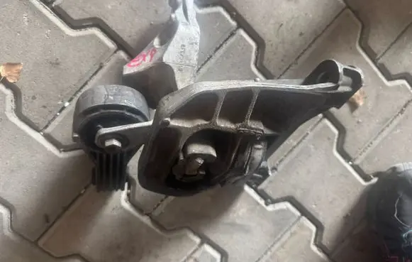 Citroen Jumpy Engine mount bracket 9817223080 A1S19CU3