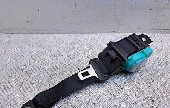 Middle seatbelt (rear)