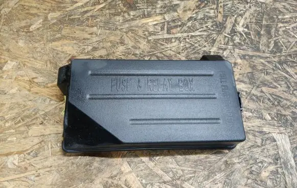 SsangYong Actyon sports II Fuse box cover 8239032640