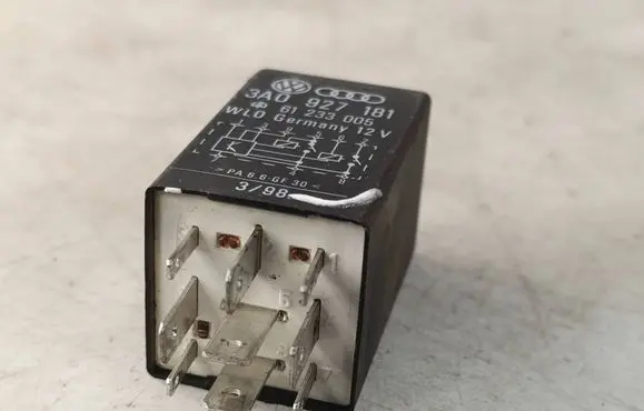 Volkswagen Golf IV Other relay 3A0927181 61233005