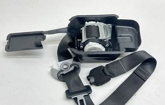 Jeep Grand Cherokee WL Front seatbelt P34324759E TR10253Z1752 P7MW33TX7AA