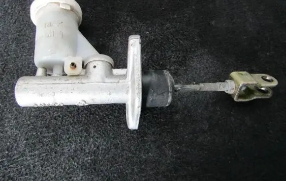 Mitsubishi Carisma Master brake cylinder