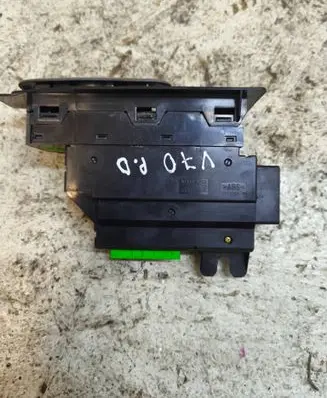 Volvo V70 Electric window control switch 8682837 MP34D300164