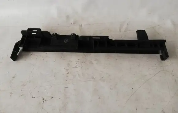 Mercedes-Benz C W204 Radiator mount bracket 0477902904