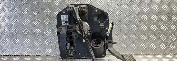 Mercedes-Benz A W168 Pedal assembly A1682901801 A1682910001 A1683000426