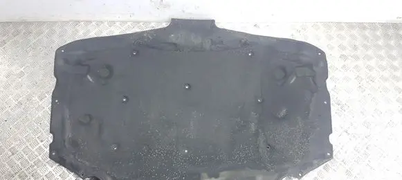 Engine bonnet/hood sound/heat insulation