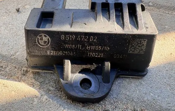 BMW 3 E90 E91 Glow plug pre-heat relay 8519472 E2110021046 SW08711