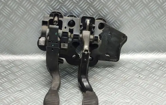 Opel Corsa D Pedal assembly 55703354