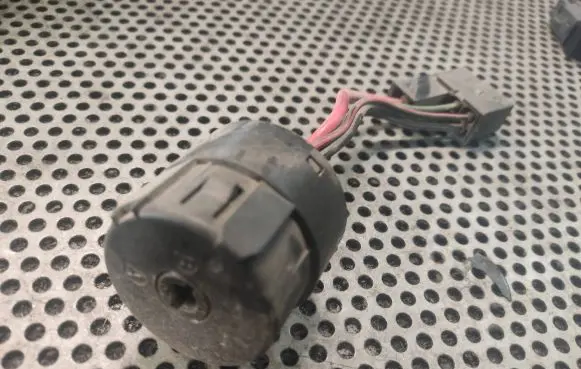Mercedes-Benz Vito Viano W638 Ignition lock A0005458108
