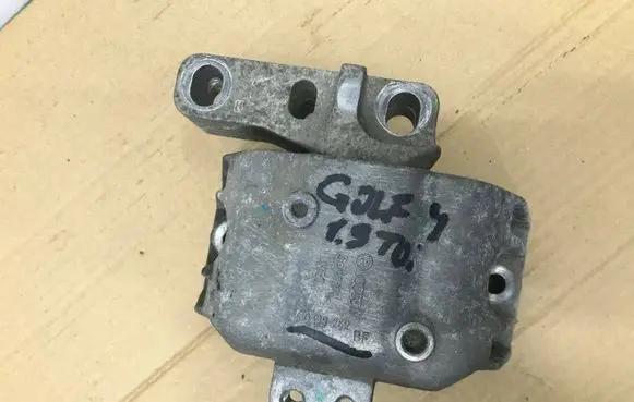 Volkswagen Golf IV Engine mount bracket 1J0199262BF