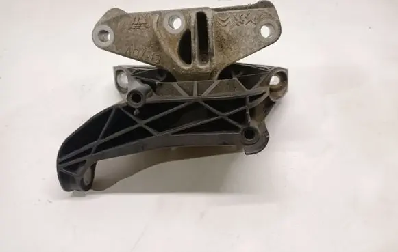 Peugeot 3008 II Engine mount bracket A13111CU2 9807992680
