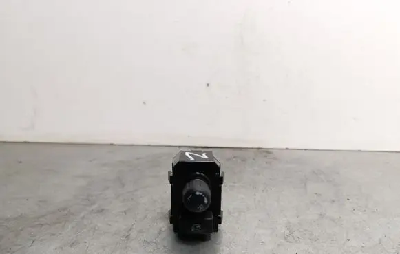Nissan 370Z Wing mirror switch 5Y06SD