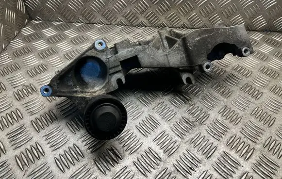 Opel Vivaro Generator/alternator bracket 8200527326