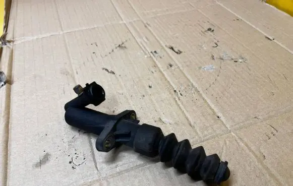Peugeot 308 Clutch slave cylinder 9808066680