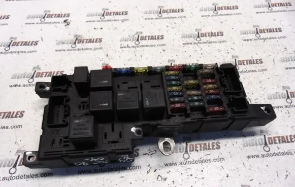 Volvo XC90 Fuse module 518829106