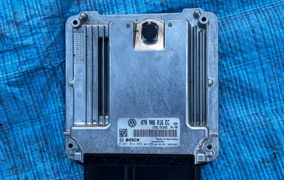 Volkswagen Transporter - Caravelle T5 Engine control unit/module 070906016EC 0281014893